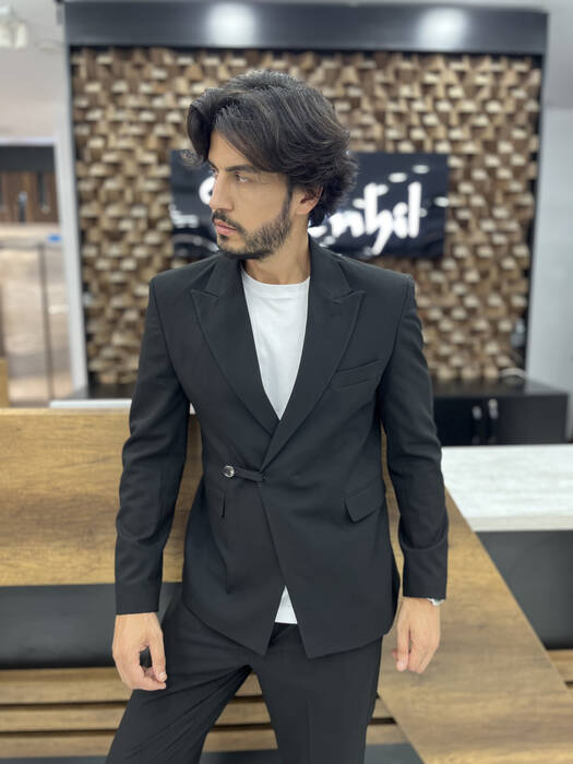 DAR KESİM DÜĞME MODELLİ TAKIM ELBİSE