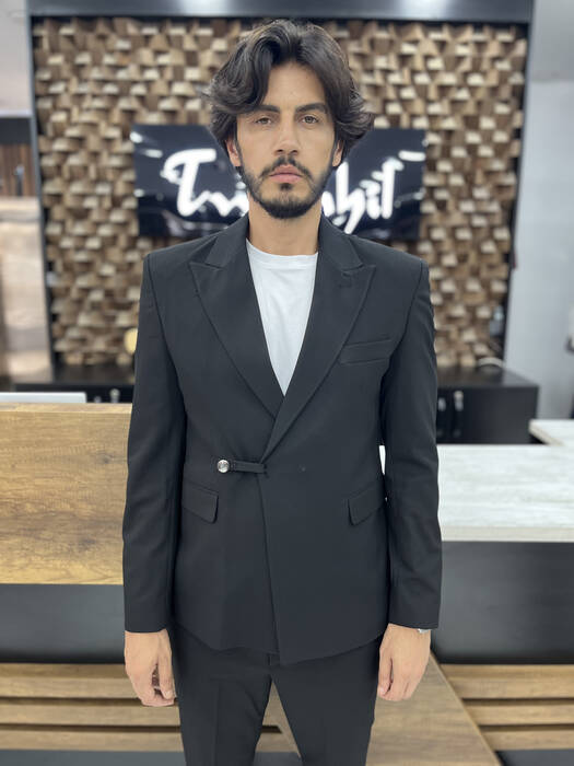 DAR KESİM DÜĞME MODELLİ TAKIM ELBİSE
