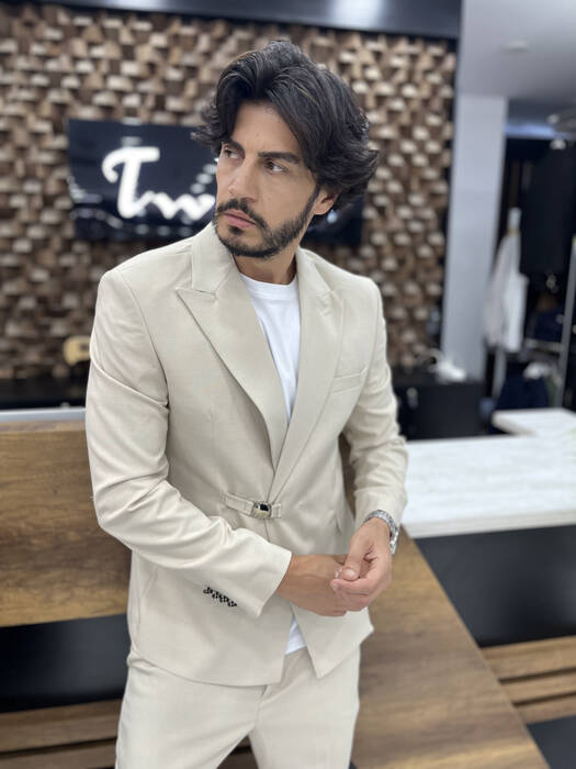 DAR KESİM TAKIM ELBİSE DÜĞME DETAYLI